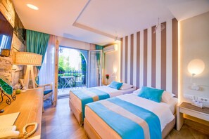 Double Room, Balcony | In-room safe, desk, soundproofing, free WiFi