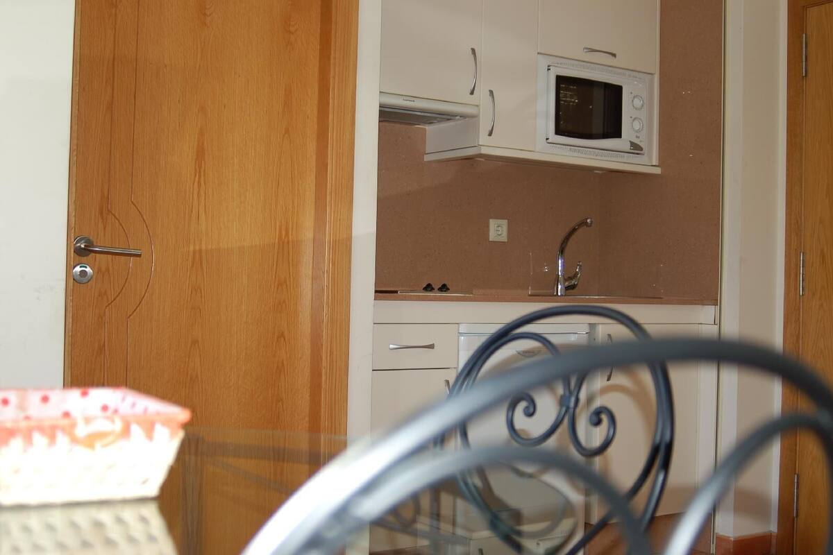 Full-sized fridge, microwave, stovetop, coffee/tea maker