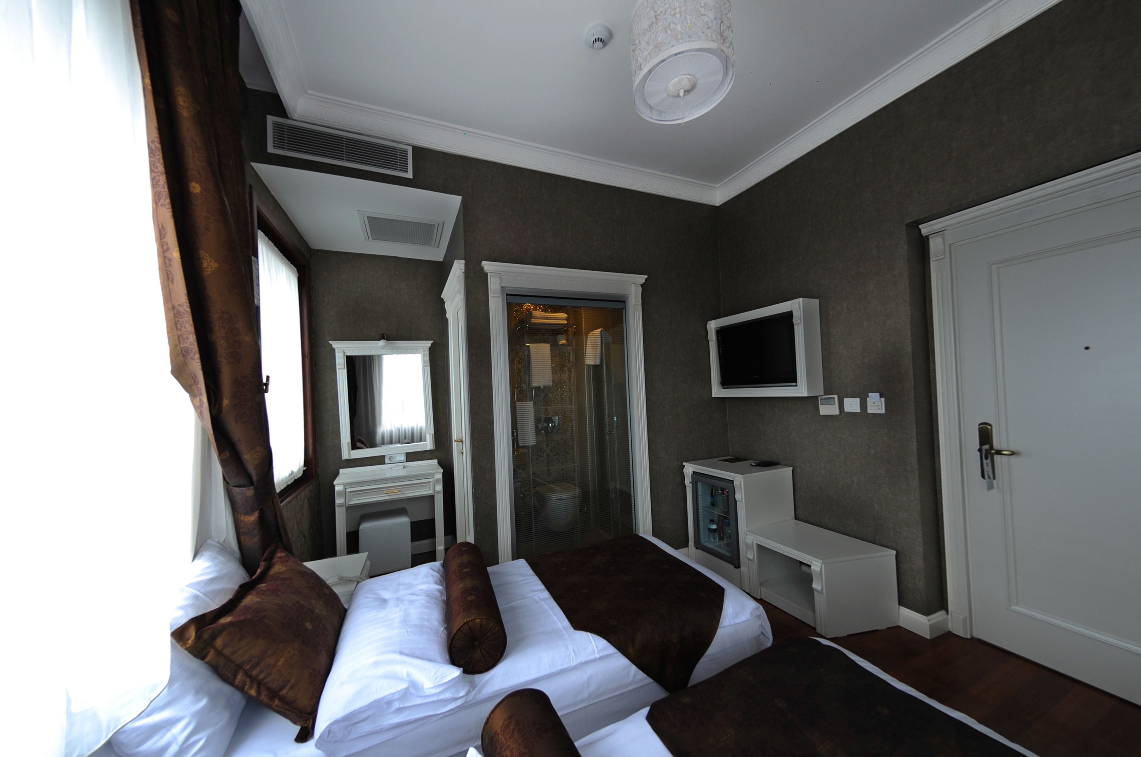 design twin room | 1 bedroom, premium bedding, minibar, in-room safe