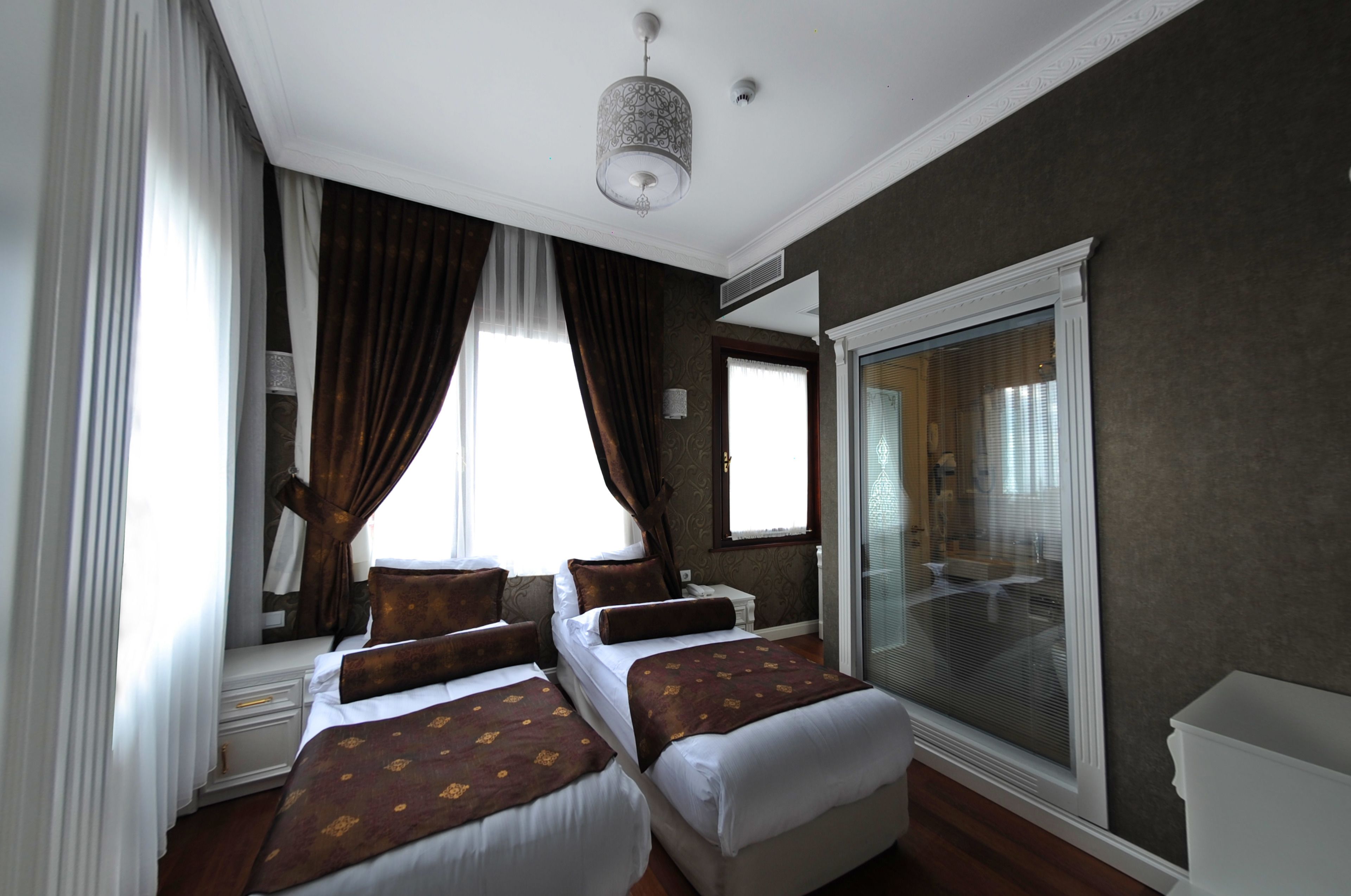 design twin room | 1 bedroom, premium bedding, minibar, in-room safe