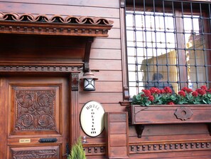 Front of property - Hotel Coliseum (Istanbul)