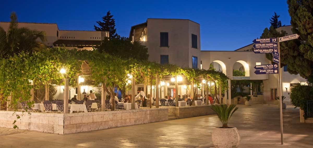 Breakfast, lunch and dinner served