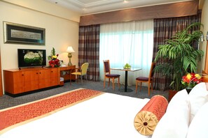 Suite (Ambassador) | Daunenbettdecken, Pillowtop-Betten, Zimmersafe, individuell dekoriert