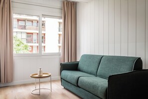 ห้องสแตนดาร์ดสำหรับสี่ท่าน | ตู้นิรภัยในห้องพัก, ผ้าม่านกันแสง, เปล/เตียงเด็กอ่อน (ฟรี)