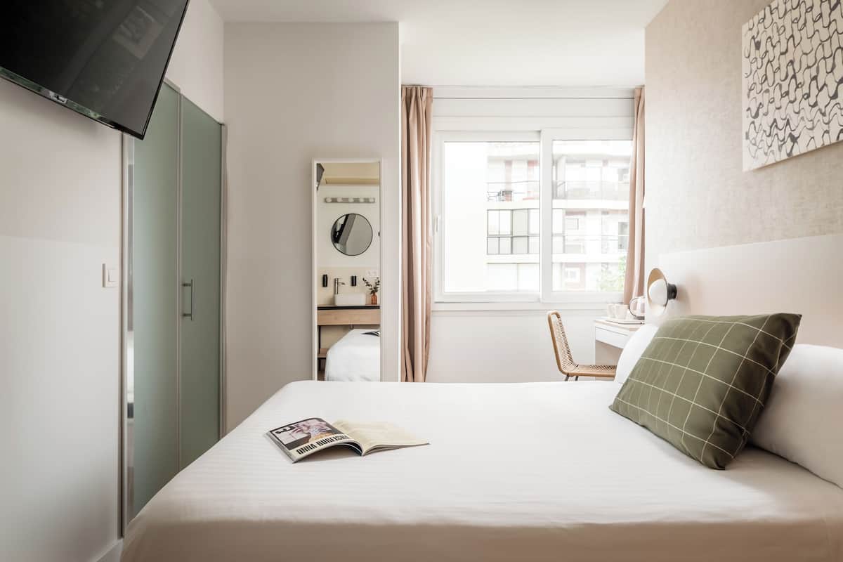 In-room safe, blackout drapes, free cribs/infant beds, rollaway beds