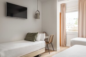 Standard Quadruple Room - BYPILLOW Erba (Girona)