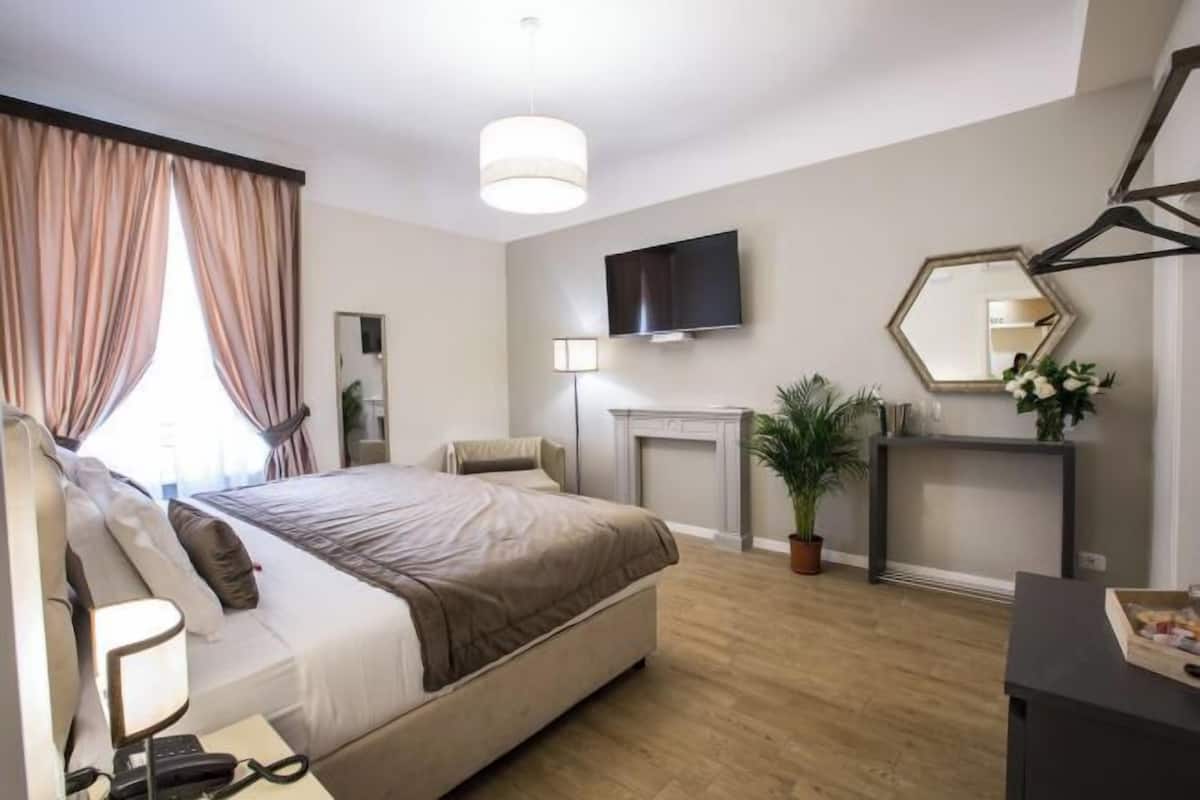 Minibar, in-room safe, desk, blackout curtains