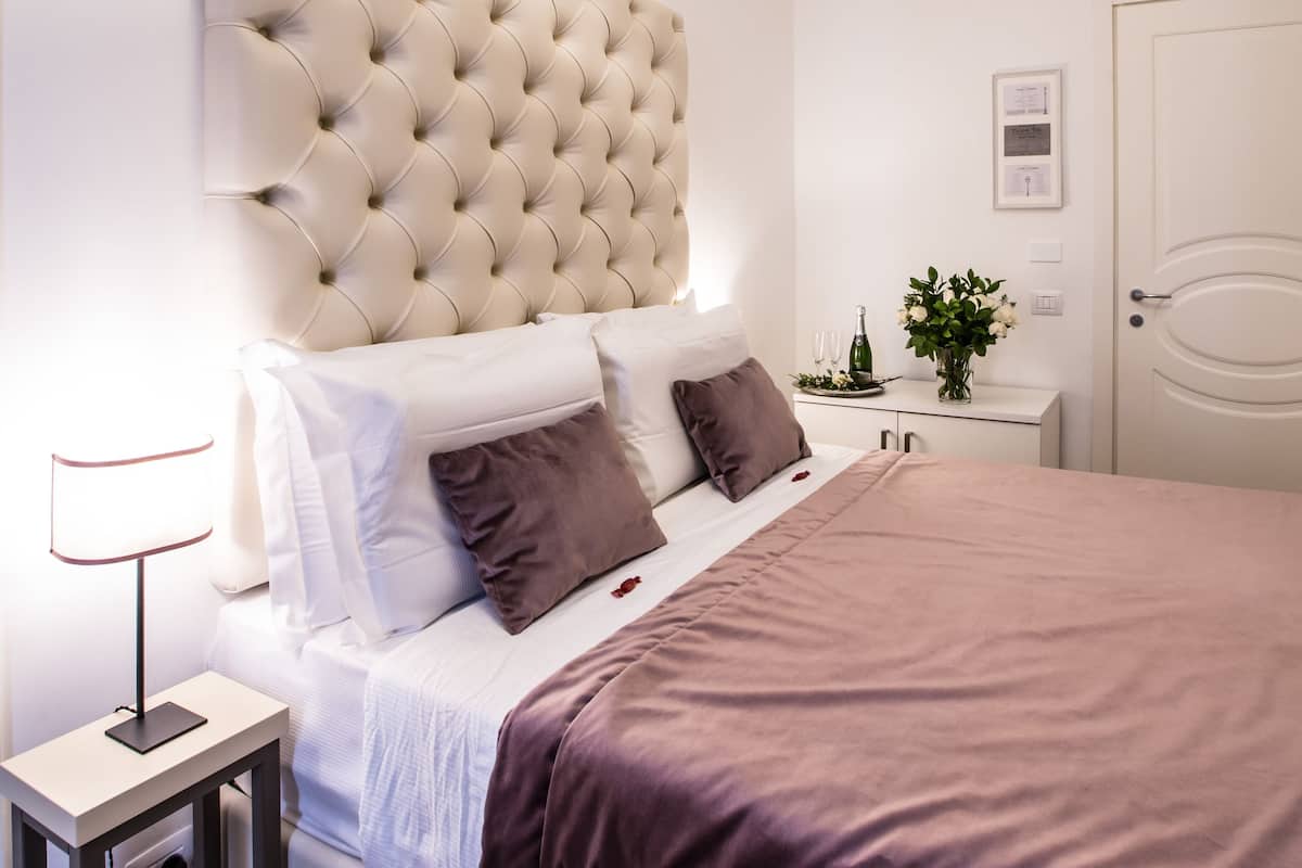 1 chambre, minibar, coffres-forts dans les chambres, bureau