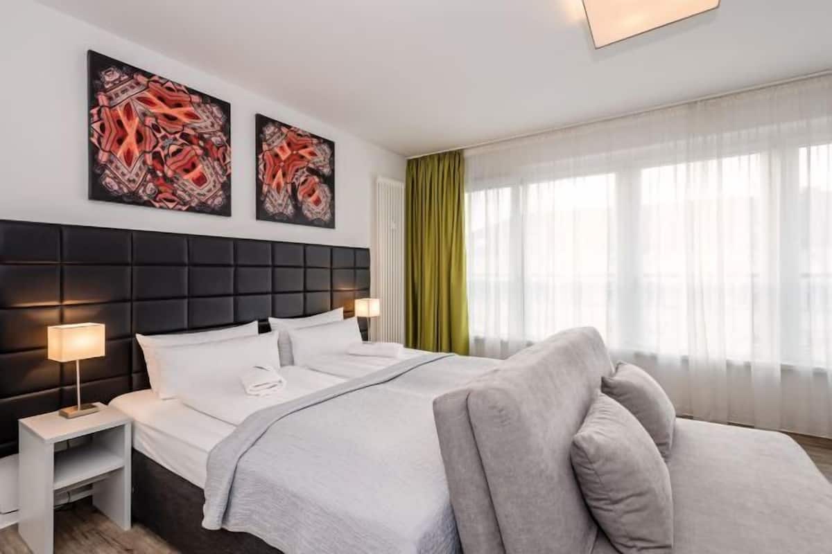 Ropa de cama de alta calidad y minibar