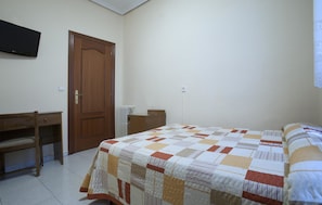 Single Room | Minibar, in-room safe, desk, iron/ironing board - Hostal Maria Luisa (Madrid)