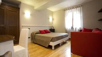 Literie de qualité supérieure, bureau, Wi-Fi gratuit, draps fournis