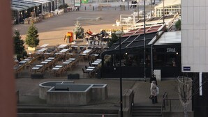 A coastal area with outdoor seating and a beach in the background. - Adagio hotel (Knokke-Heist)