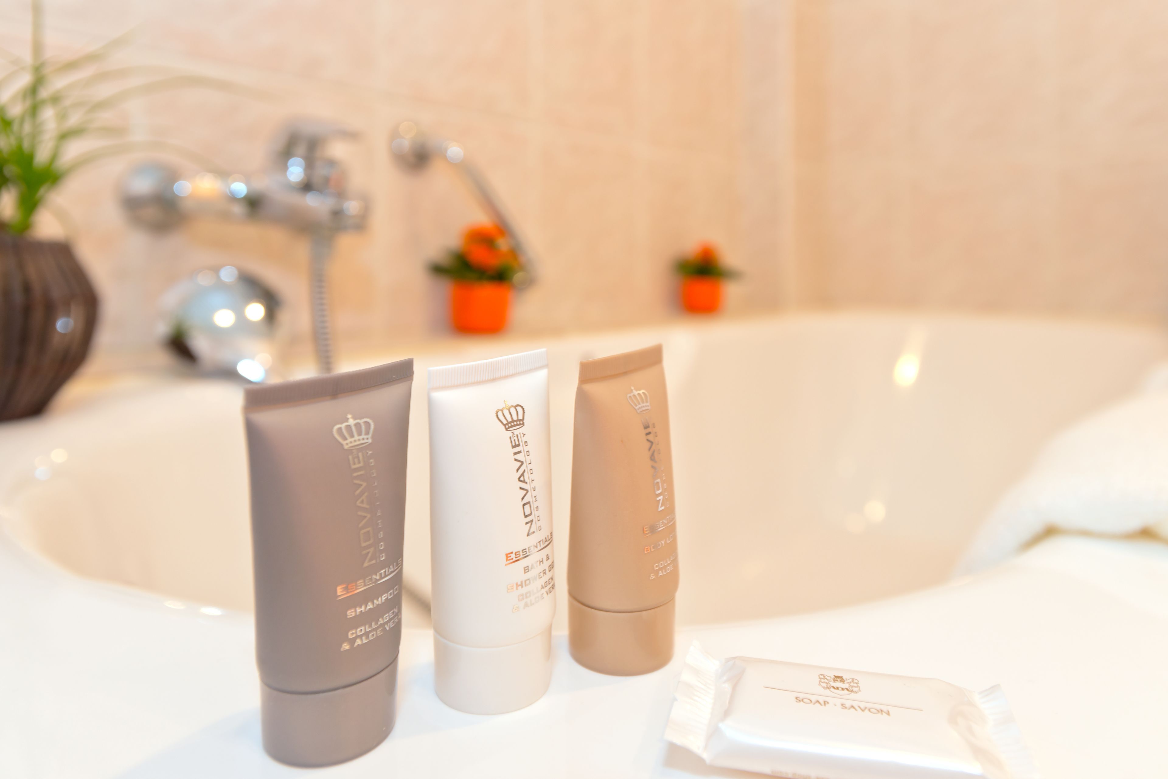 standard twin room | bathroom | free toiletries, hair dryer, towels