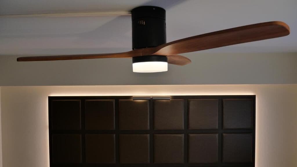 A ceiling fan with a wooden blade and a light fixture.
