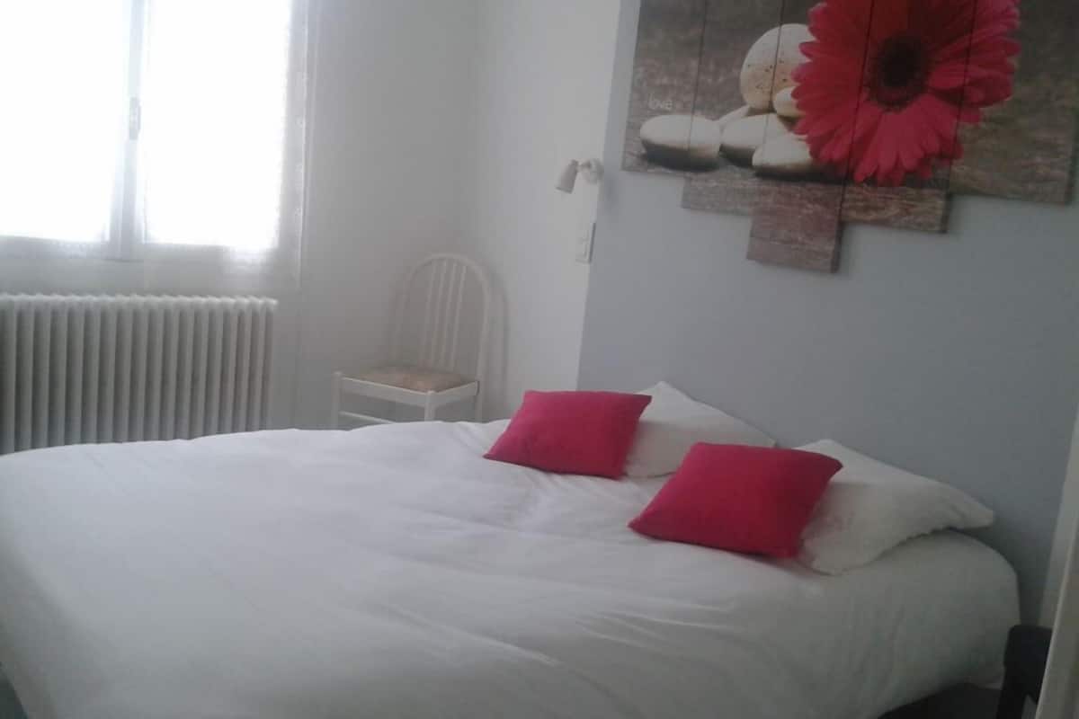 Desk, free WiFi, bed sheets
