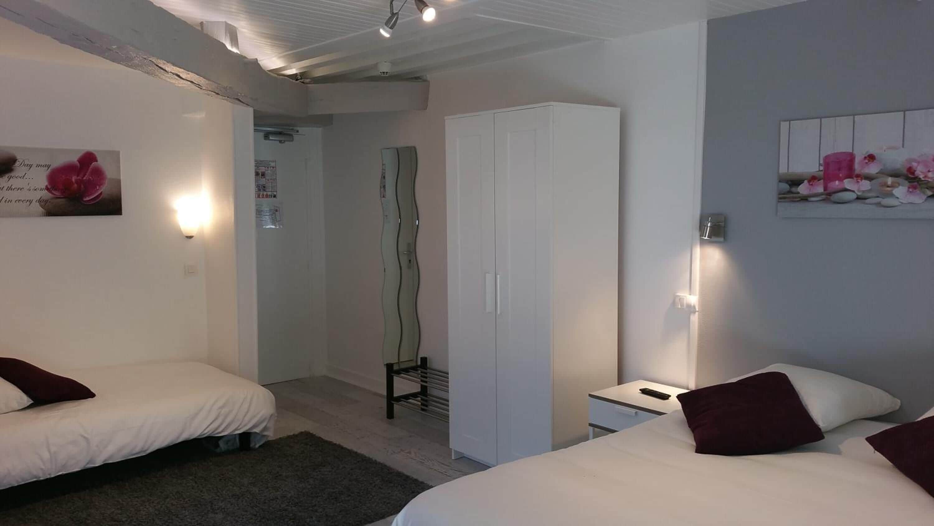 Family Suite | Desk, free WiFi, bed sheets