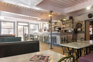 Breakfast, lunch, dinner served; Regional cuisine 