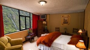 Panoramic Twin Room, Mountain View | In-room safe, free WiFi