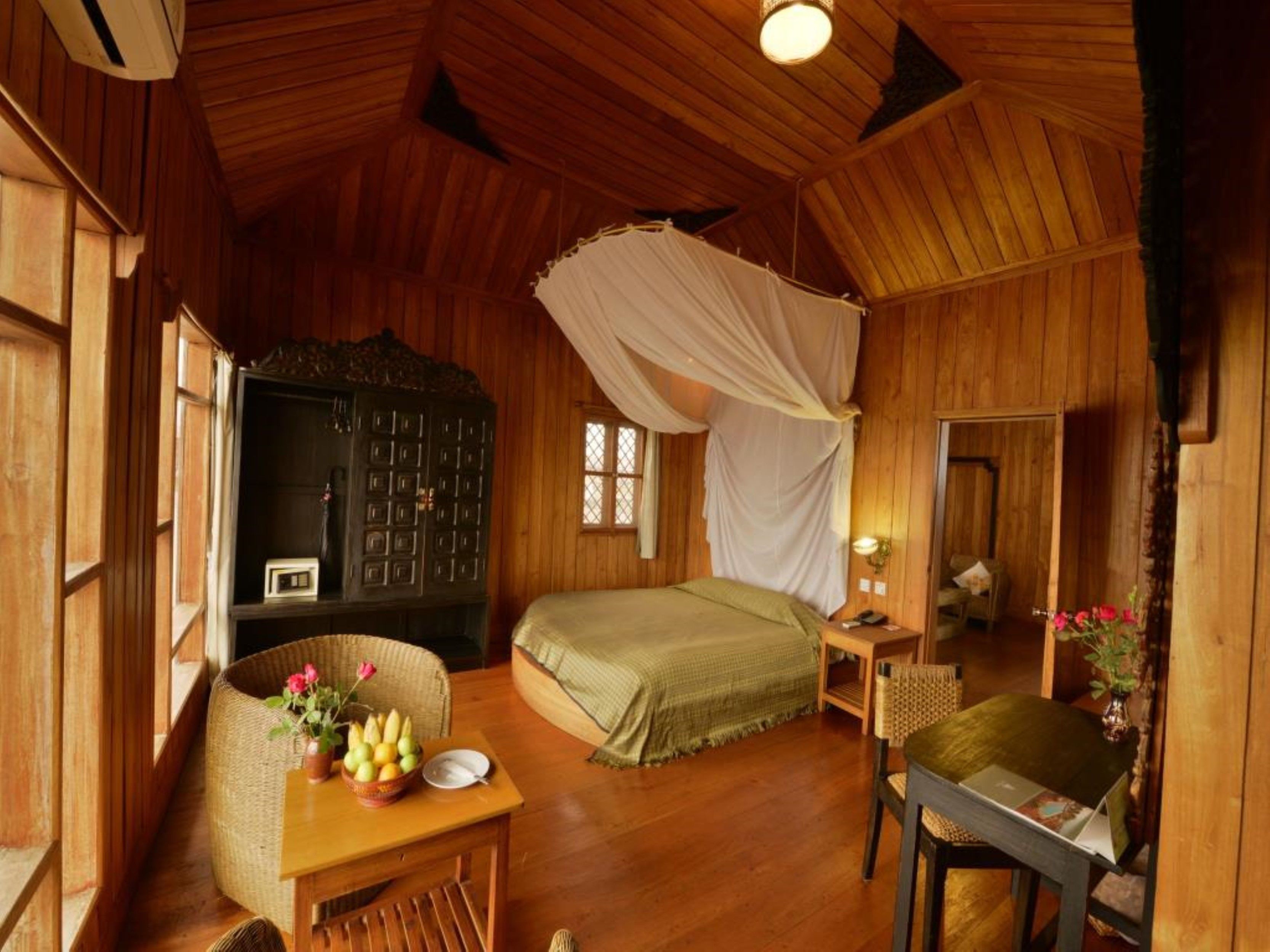 junior suite | minibar, in-room safe, desk, blackout curtains