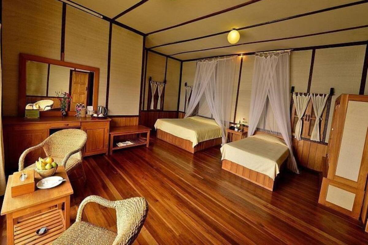 Family Room | Minibar, in-room safe, desk, blackout drapes