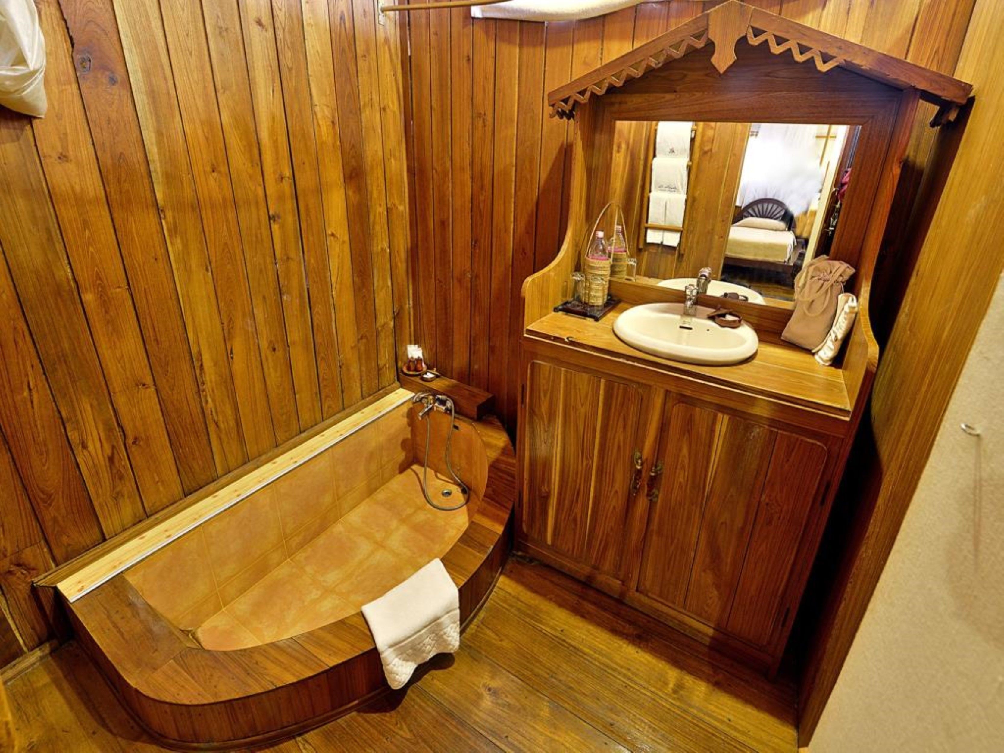 family room | bathroom | combined shower/bathtub, rainfall showerhead, free toiletries