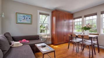 Dory Cottage (Pet Friendly)