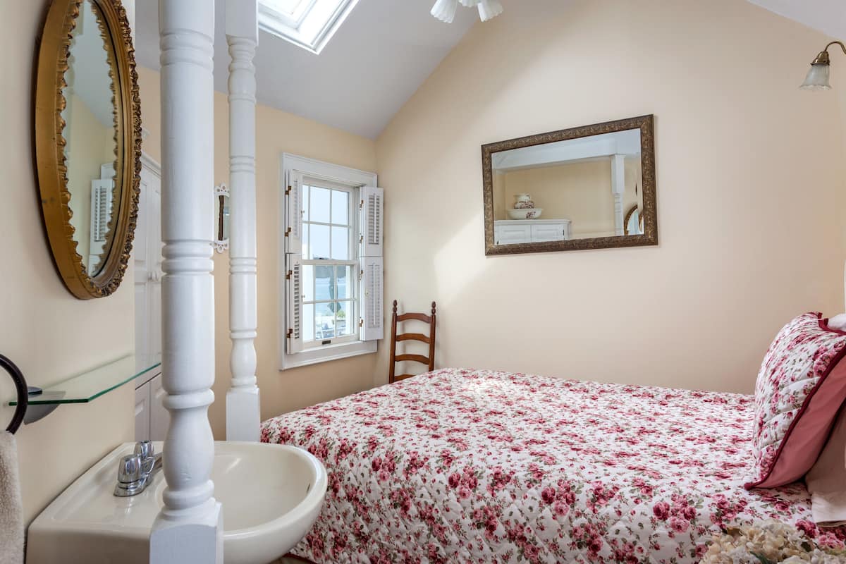 Doll House (Pet Friendly)