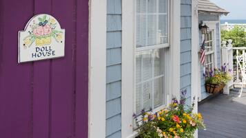 Doll House (Pet Friendly) | Fer et planche Ă repasser, draps fournis