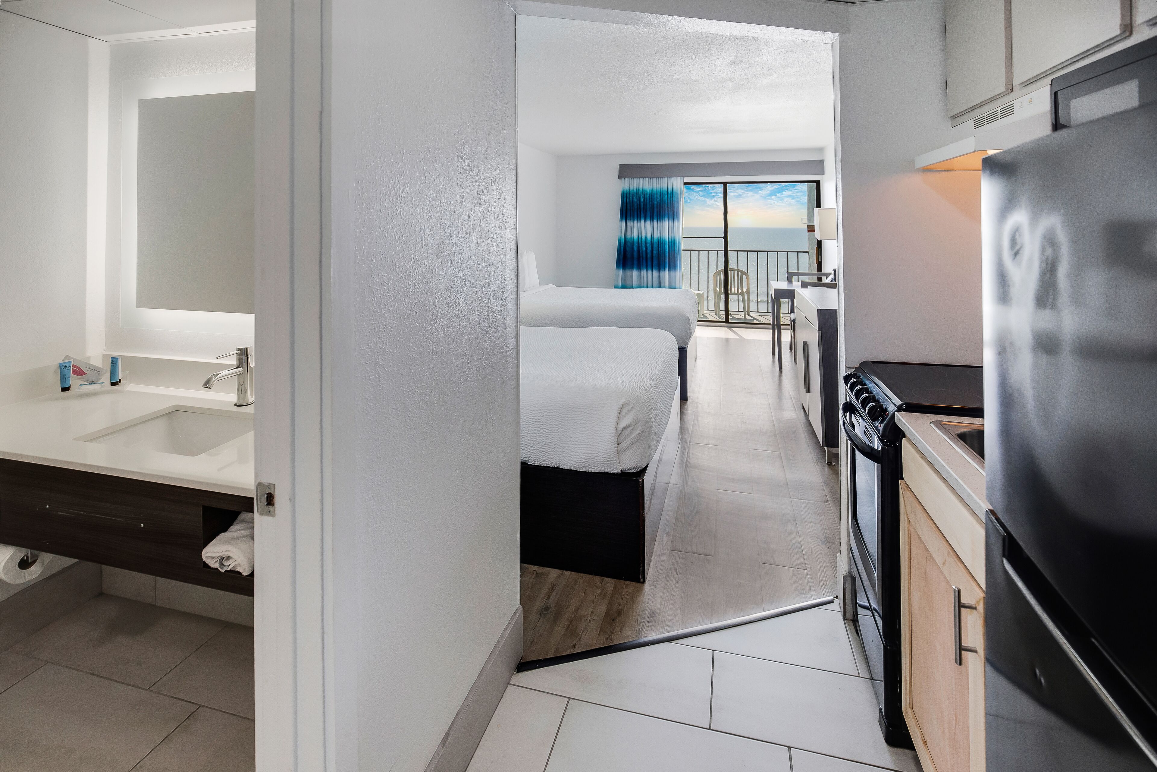 Standard 2 Queen Beds Oceanfront Efficiency | 고급 침구, 암막 커튼, 다리미/다리미판, 무료 WiFi