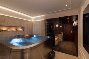 Signature Suite | Egyptian cotton sheets, premium bedding, minibar, in-room safe - Hotel & Spa Royal Madeleine (Paris)
