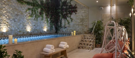 Hồ bơi trong nhà