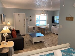 Basic-Studio, Küche (Unit at White Sands) | Wohnbereich