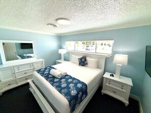 Chambre | Fer et planche à repasser, accès au Wi-Fi (inclus), literie fournie