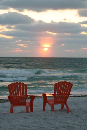 In Strandnähe, weißer Sandstrand