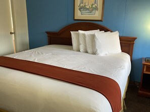 Escritorio, wifi gratis y ropa de cama