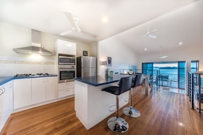 Apartment, 2 Bedrooms | Private kitchen