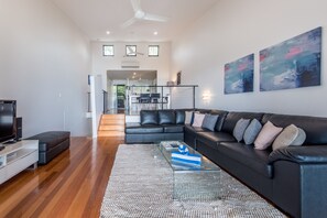 Flachbildfernseher, DVD-Player