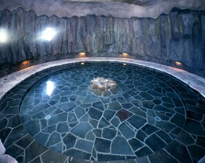 Sauna, hot springs/mineral springs