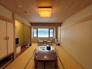 패밀리 쿼드룸, 산 전망 | 고급 침구, 객실 내 금고, 책상, 무료 WiFi