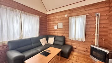 Three Bedroom Loghouse Darwin | Individually decorated, individually furnished, free WiFi, bed sheets