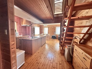 Three Bedroom Loghouse Darwin | Private kitchen | Fridge, microwave, stovetop, rice cooker - Niseko Hirafu Izumikyo Rental Cottage (Kutchan)