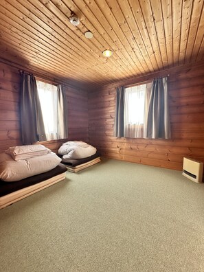 Three Bedroom Loghouse Darwin | Individually decorated, individually furnished, free WiFi, bed sheets