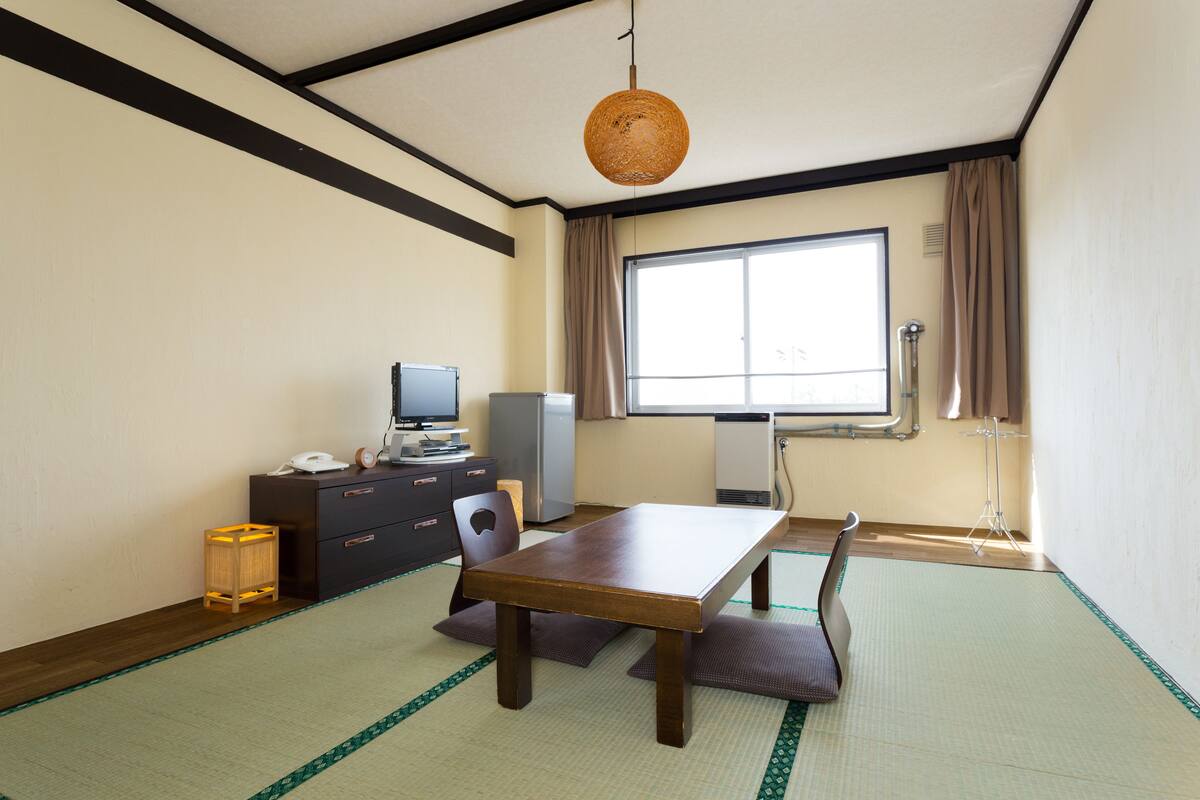 In-room safe, desk, free WiFi