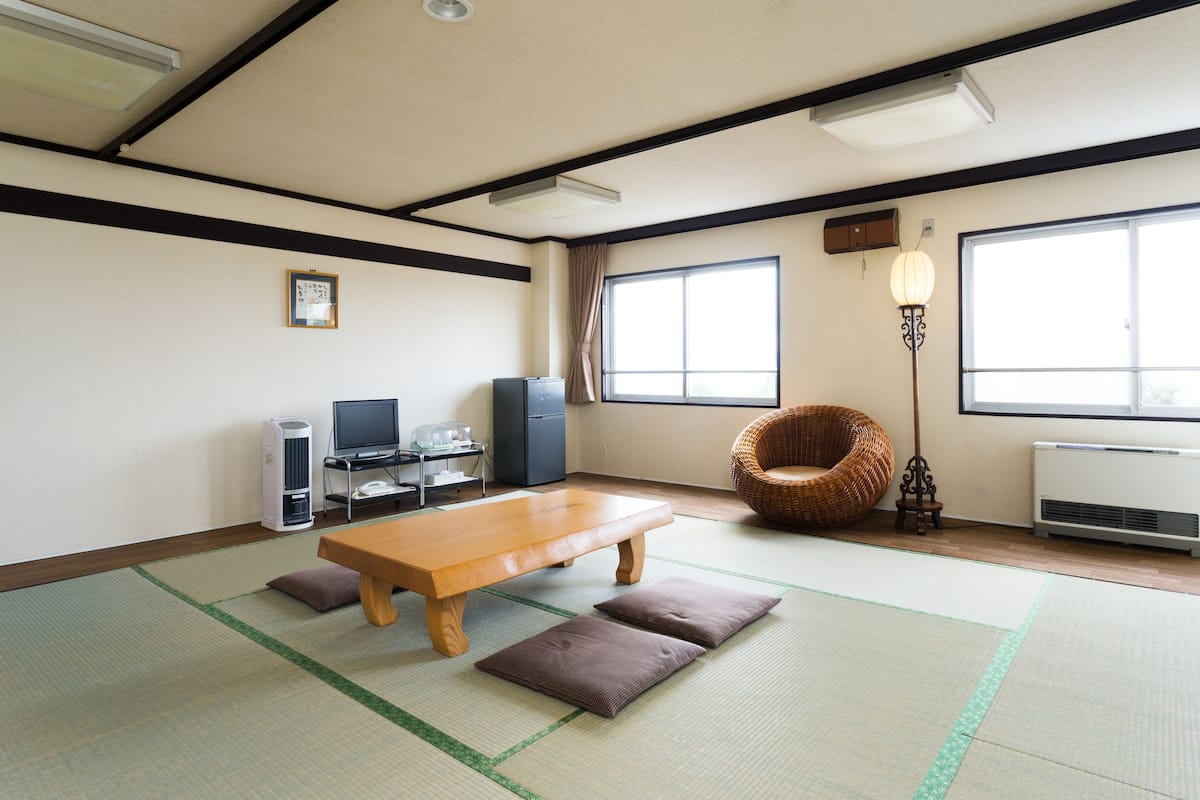 Traditional Room, Non Smoking | In-room safe, desk, free WiFi