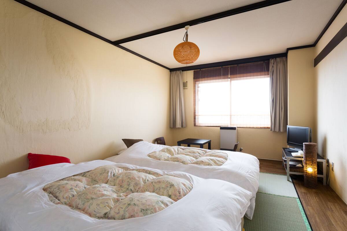 Traditional Twin Room, Non Smoking | In-room safe, desk, free WiFi