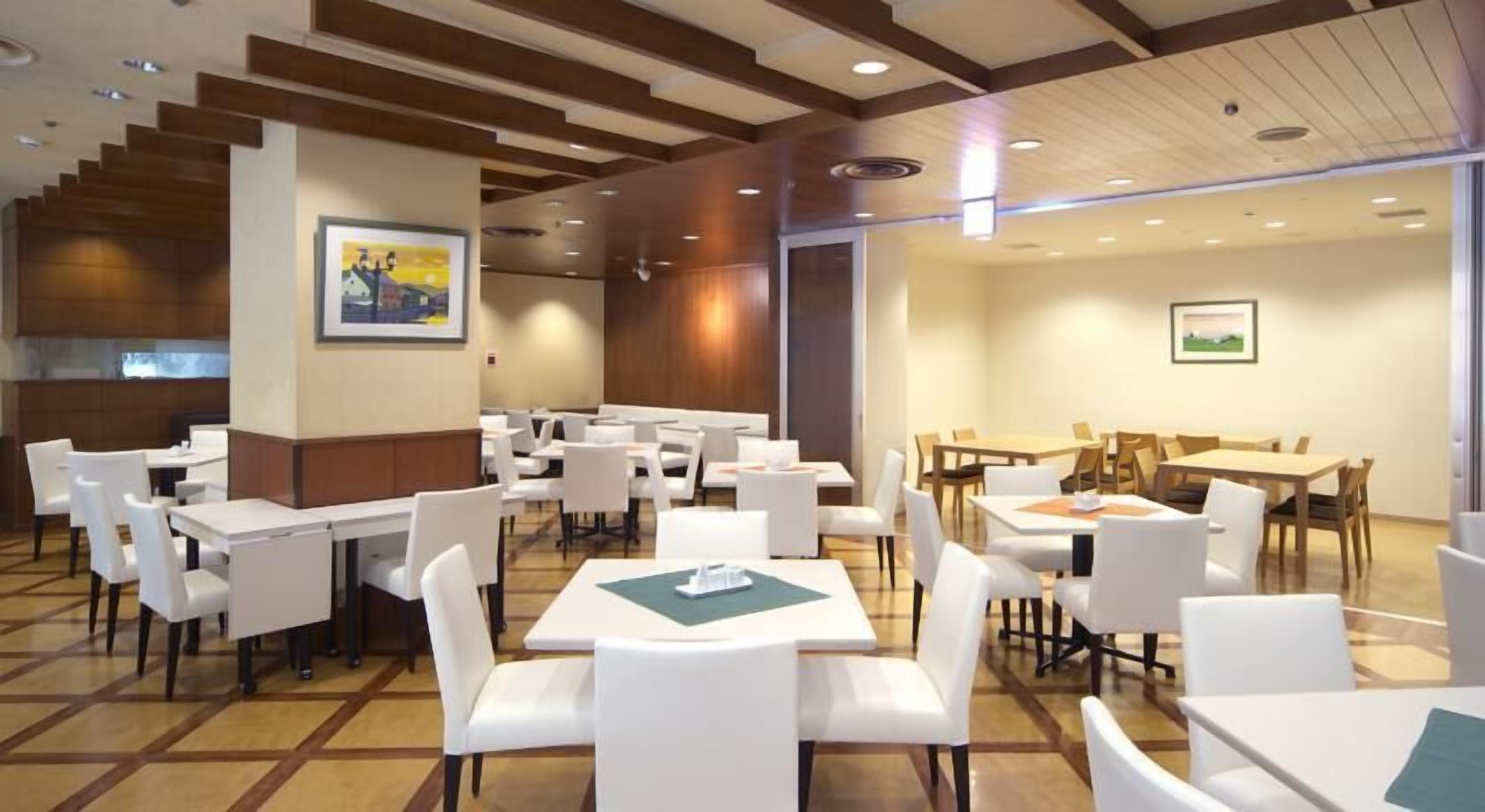 breakfast, lunch and dinner served