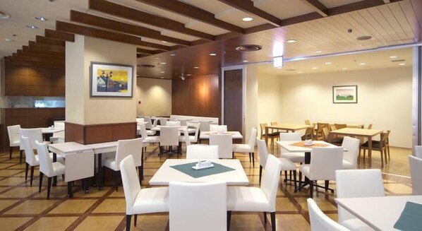 Breakfast, lunch and dinner served - Hotel North City (Sapporo)