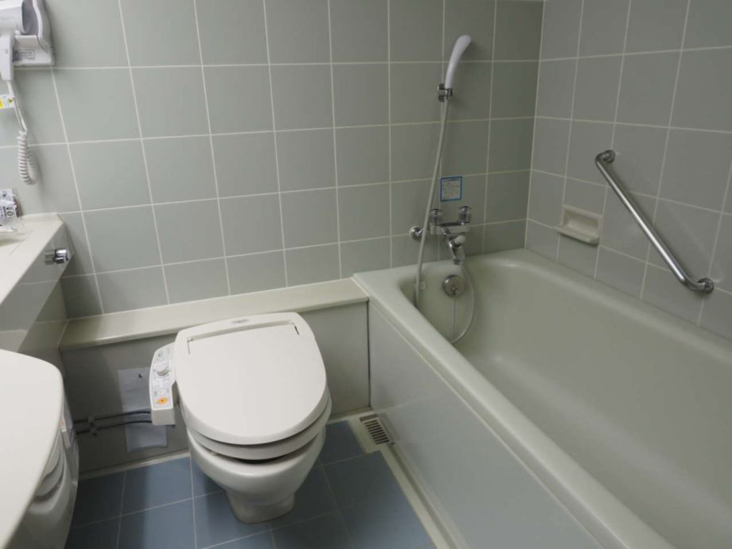 hotel twin room | bathroom | separate bathtub and shower, deep-soaking bathtub, free toiletries