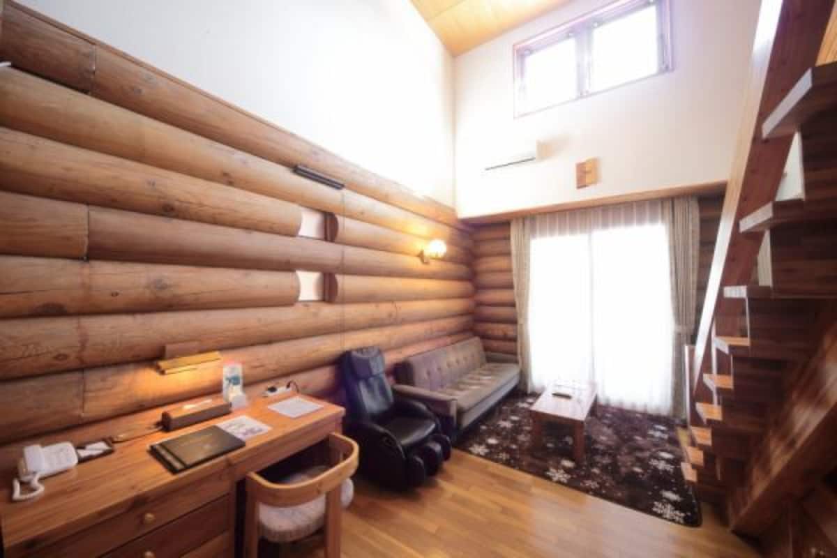 Desk, laptop workspace, iron/ironing board, free WiFi
