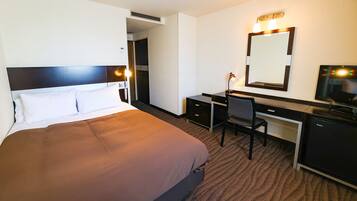 Desk, free WiFi, bed sheets